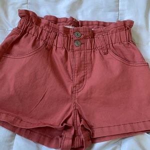 Short ruffle pull on